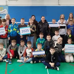 Otwórz zdjęcie - Zdjęcie grupowe uczestników konkursu z organizatorami.