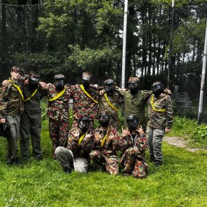 Otwórz zdjęcie - Klasa 6b wraz z wychowawcą - zdjęcie grupowe.